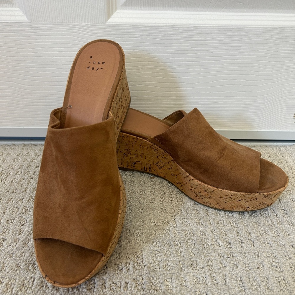 Nude Wedges